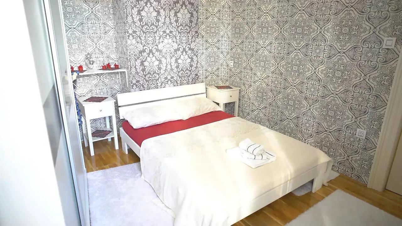 Apartments With Wifi Pula - 15986